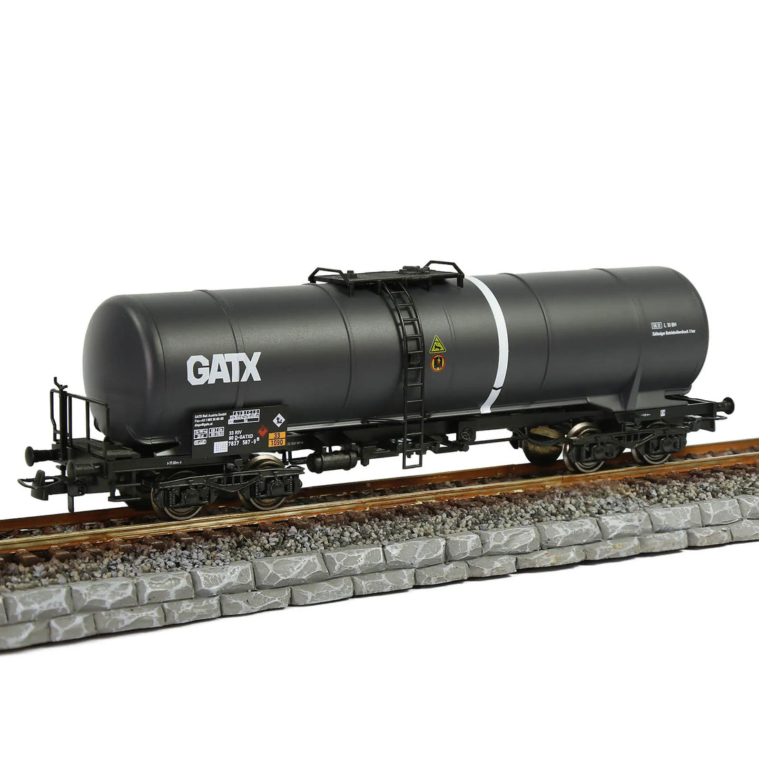 Evemodel Printed Tank Car HO Scale 1:87 Oil Tank Wagon with Metal Wheelsets for Model Railway C8768